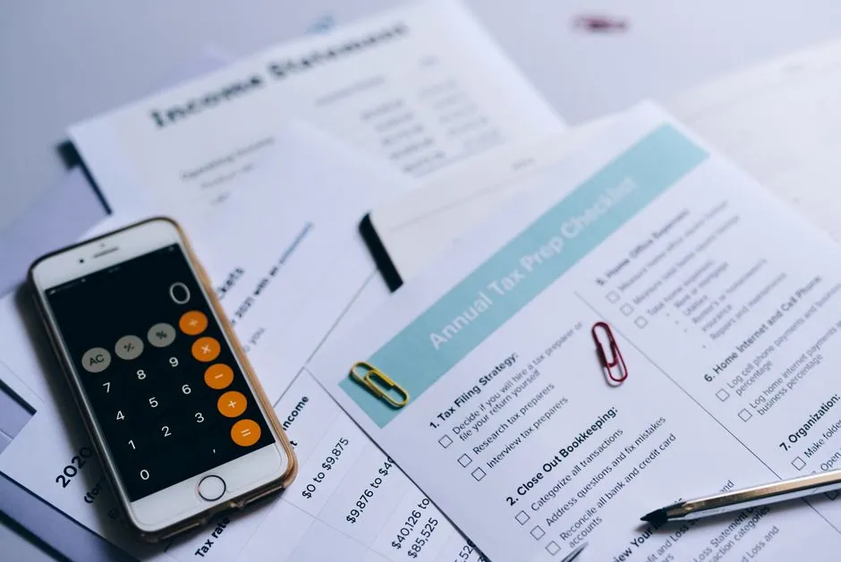Emprendimiento pequeño en Costa Rica evaluando el régimen de tributación simplificada