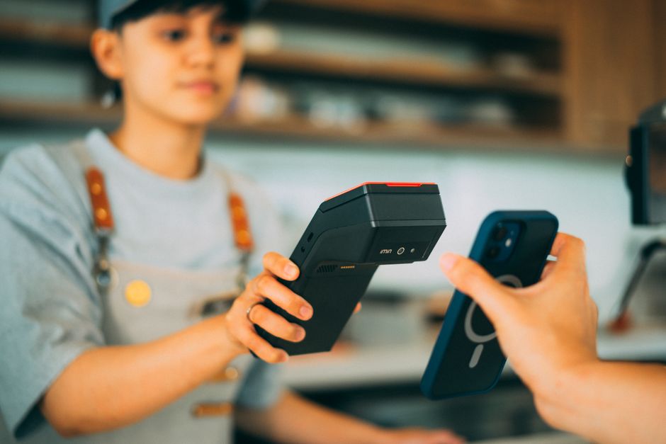 Comparación de medios de pago SINPE y tarjeta para una tienda en línea en Costa Rica